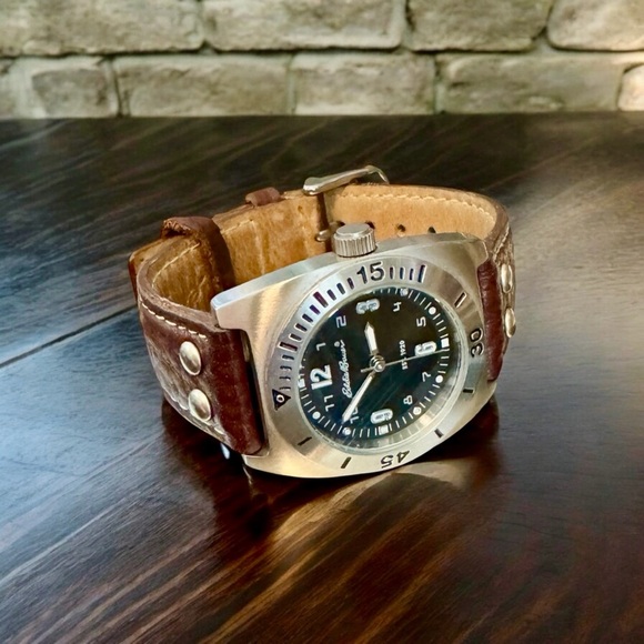 Eddie Bauer 1136 Brown Leather Round Stainless Steel 30mm Quartz Watch - Picture 2 of 8